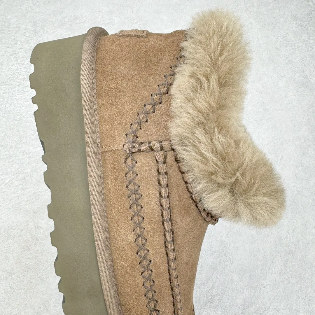 Pick up locally 💰560 UGG 8224 Alpine low-cut autumn and winter sheep fur integrated snow boots. All shoes are made from ZP. Longfeng A-grade Australian imported sheep fur integrated brand OEM production line. Fully follow the ZP process. OEM original pattern maker. Adhering to the principle of no original shoes and no development selection. Pay attention to every detail. The most authentic version on the market TREADLITE "Light Wing" technology outsole Lightweight/durable/flexible/pile size: 35 36 37 38 39 40 Coding: by3936000